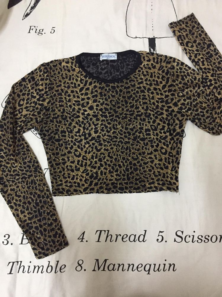 Jolie crop top léopard, importation France 
