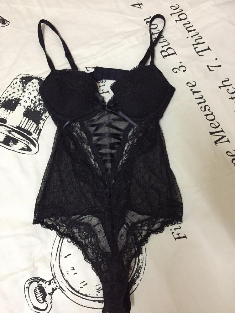 Lingerie h&m + string invisible o choix ( comme cadeau)