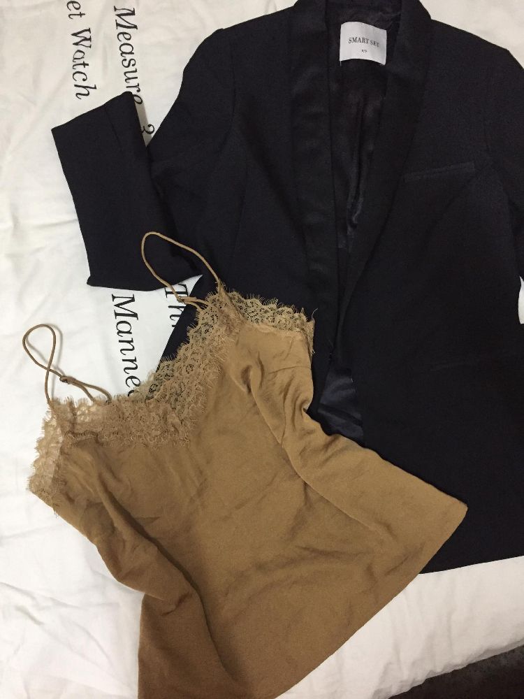 Lot: blazer ( comme neuf) + top caramel ( neuf )