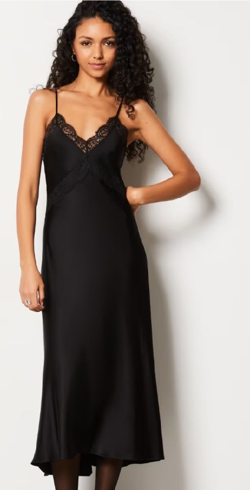 Robe longue en satin  en dentelle 