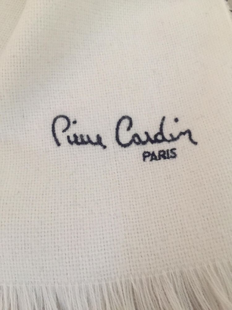 Echarpe unisex, marque Pierre Cardin 