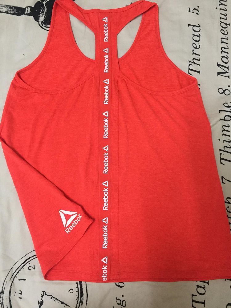 Top  de sport  Reebok 