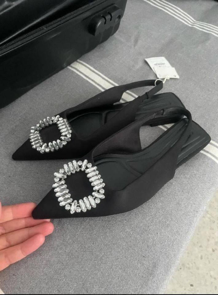 Sandales plates Stradivarius 