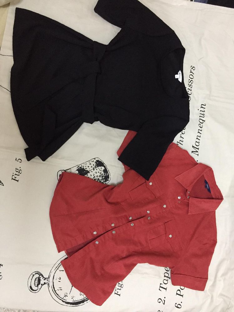 Lot: pull + chemise en daim marque Reitmans
