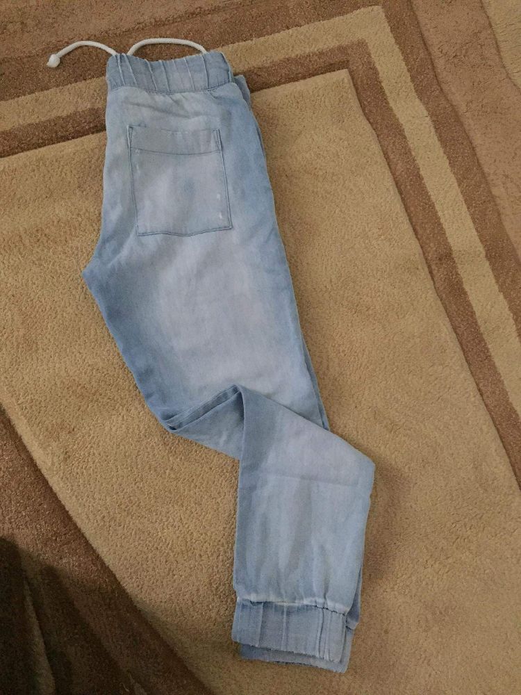 Jeans très  souple , marque Cloth & Stone