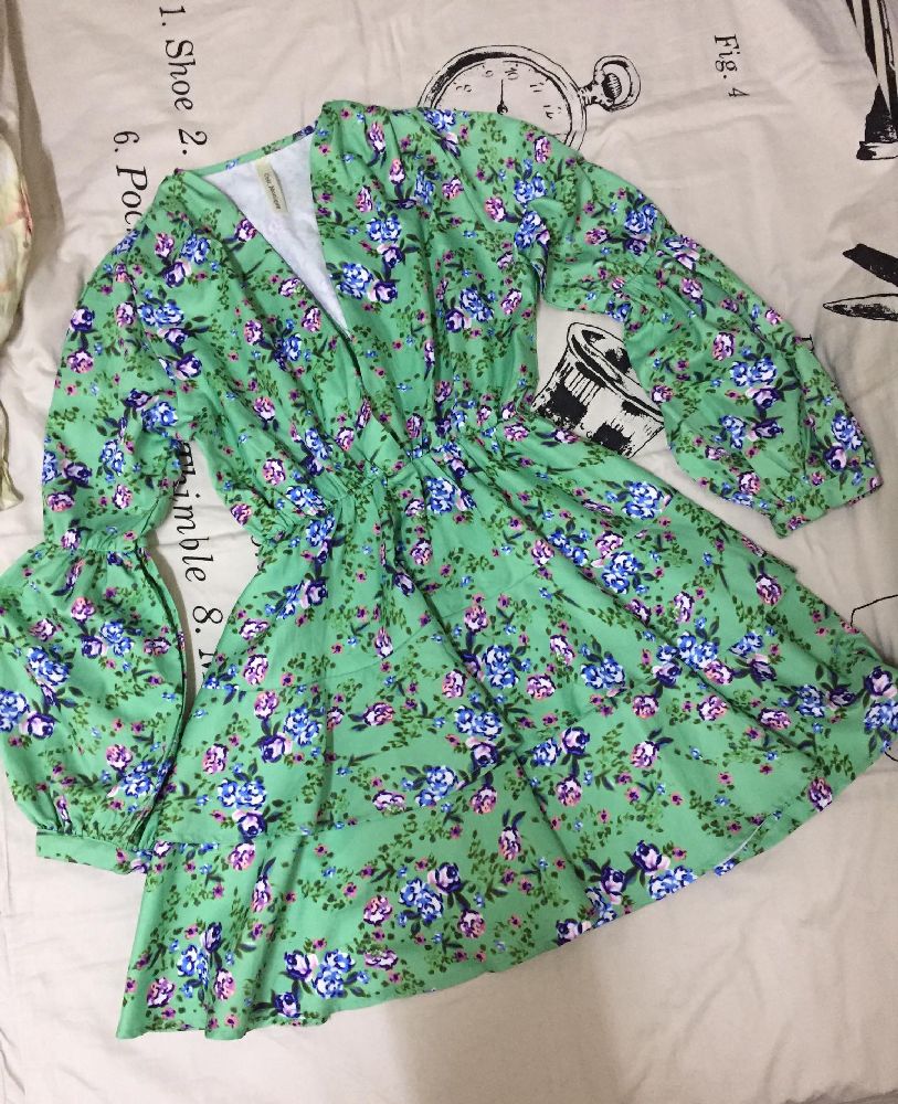 Robe a manches bouffantes ( vrai couleur photo 1)