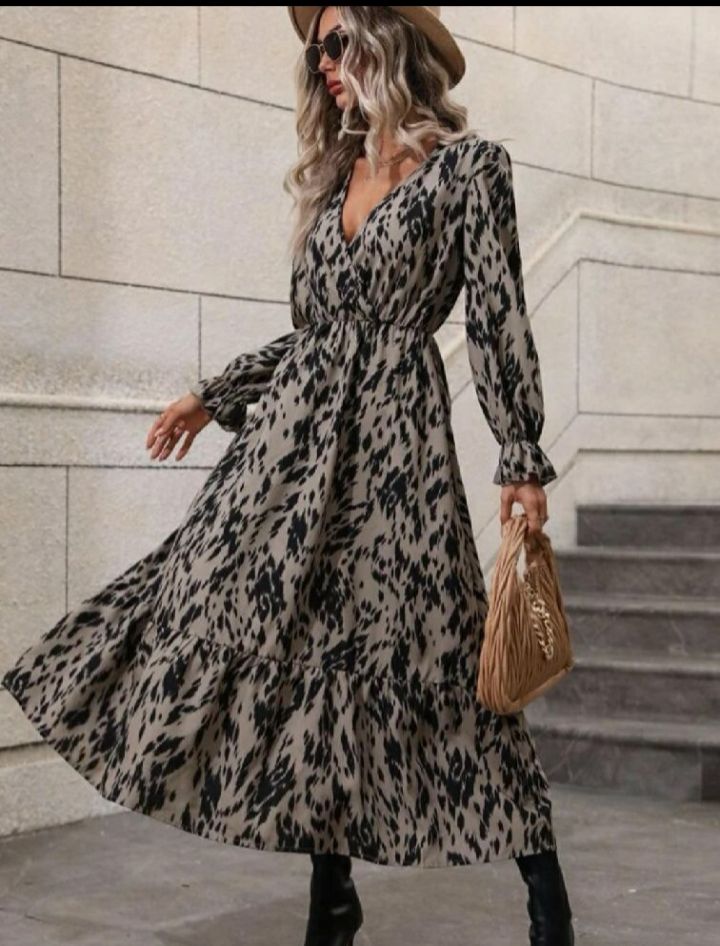 Robe imprimée , manches a volants