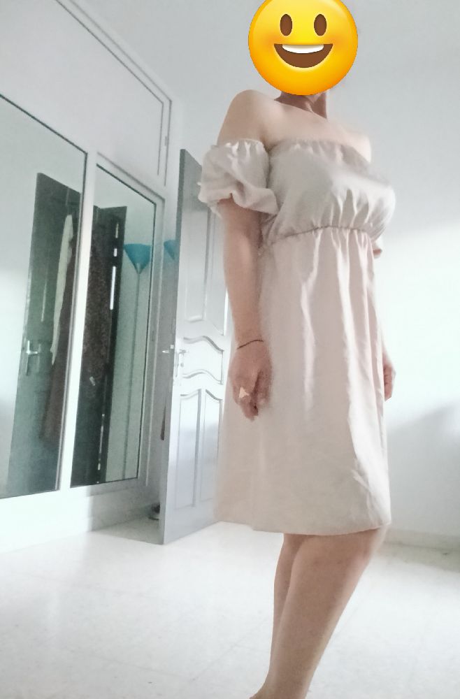 Robe satiné, couleur champagne , vrai couleur kima dernier photo( peu négociable )