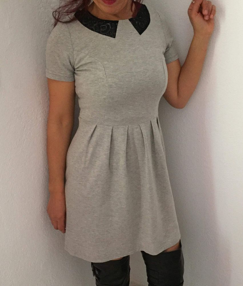 Robe  avec col Claudine 