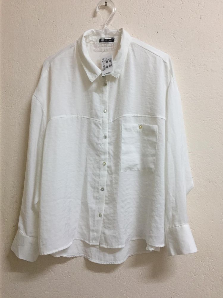 Chemise blanche  tghatti el derrière 
