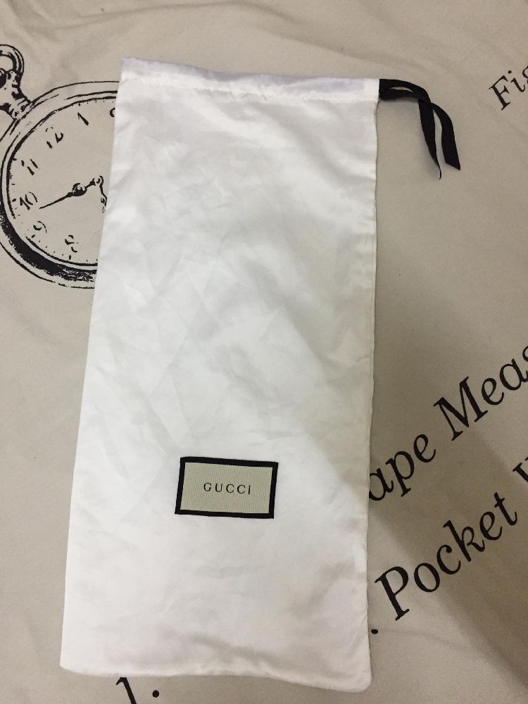 Dust bag GUCCI. ( blanc sale, 3al beige tres clair )