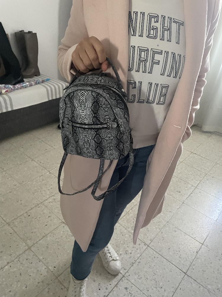 1 petit sac a dos  importation France 