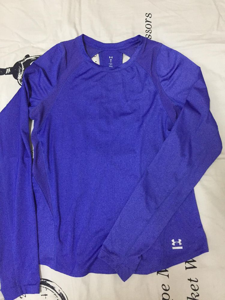 Pull pour sport UNDER ARMOUR, comme neuf  