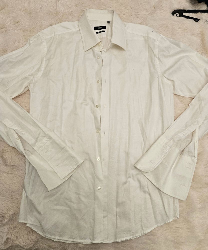 Lot de deux chemises boss taille L classiques et xl avec boutons manchettes 