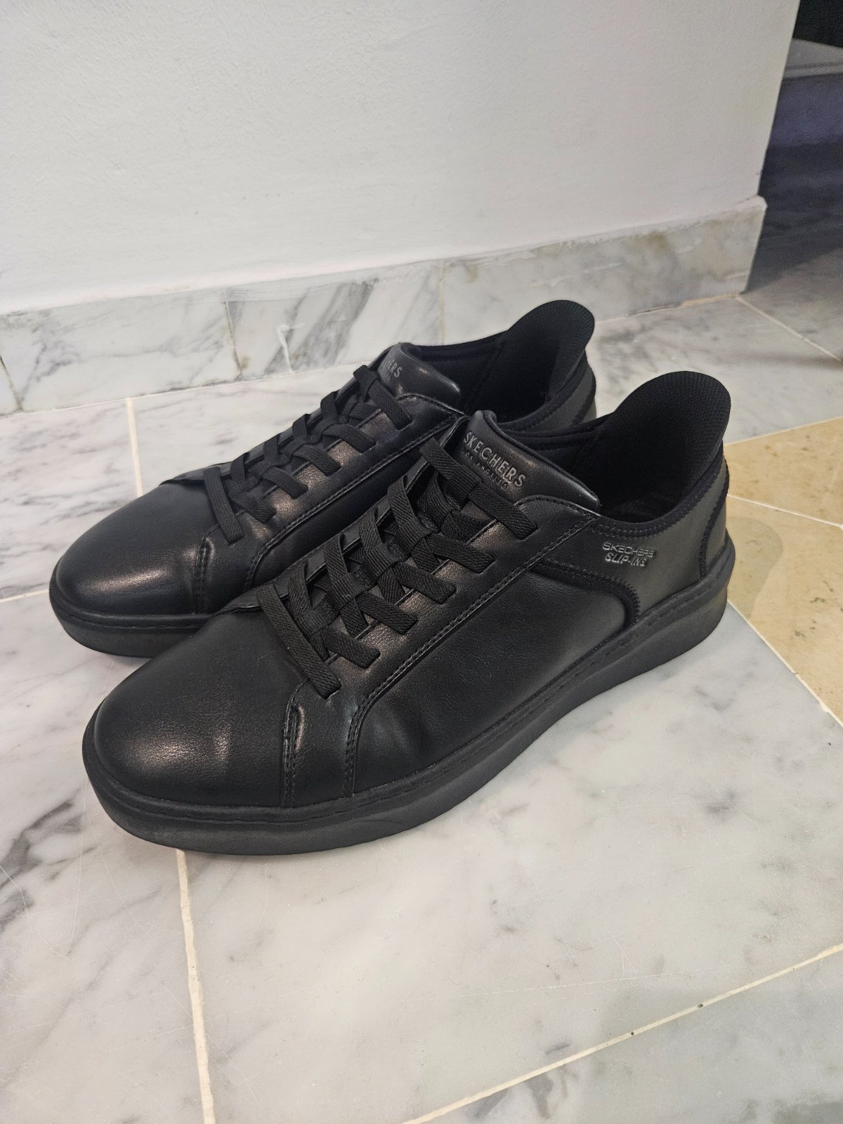 Skechers slip-ins cuir noir ultra confortable 