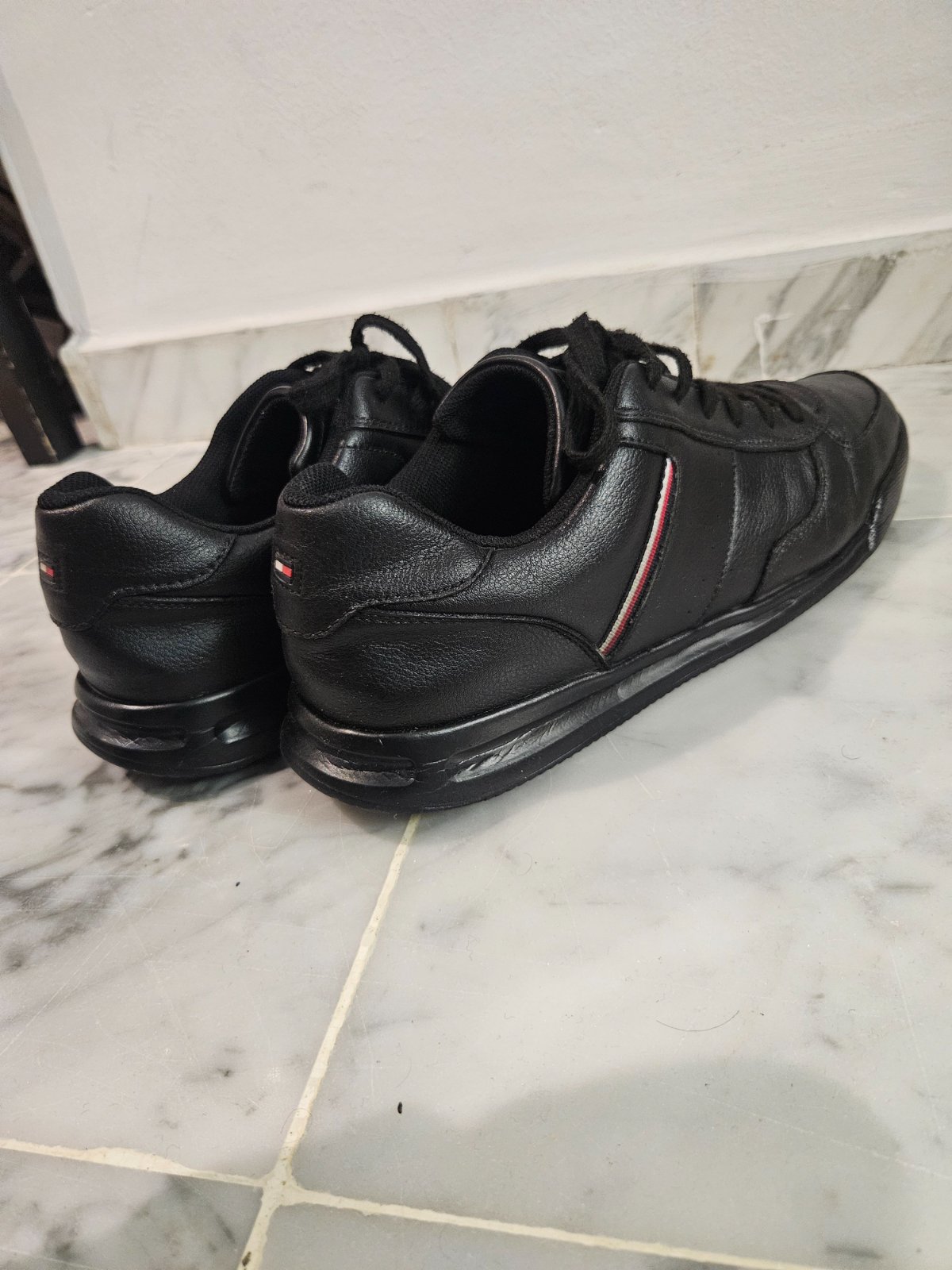 Chaussures tommy hilfiger en cuir noir 