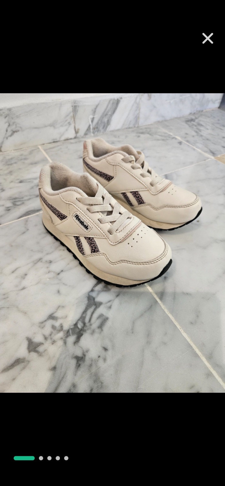 Lots de 4 chaussures pour fillette vans, reebok et 2 adidas taille 26 