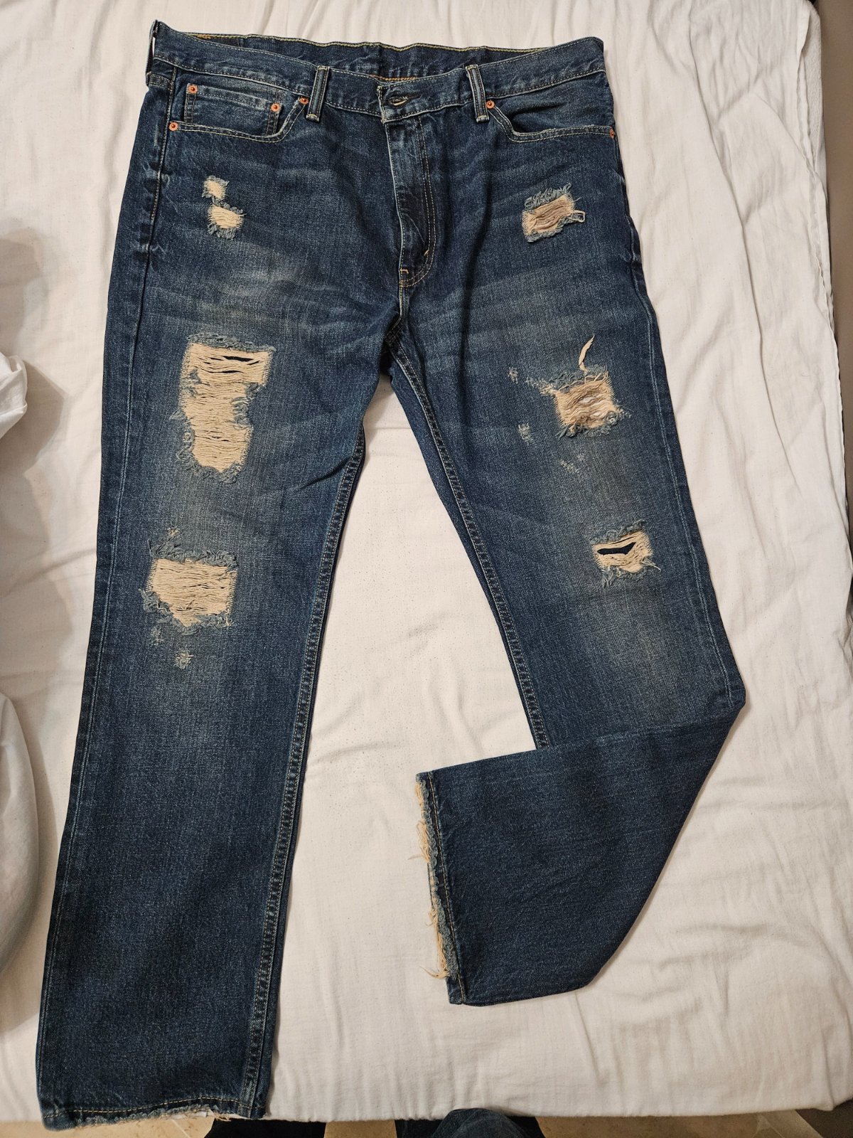 Djeans levis modele déchiré 