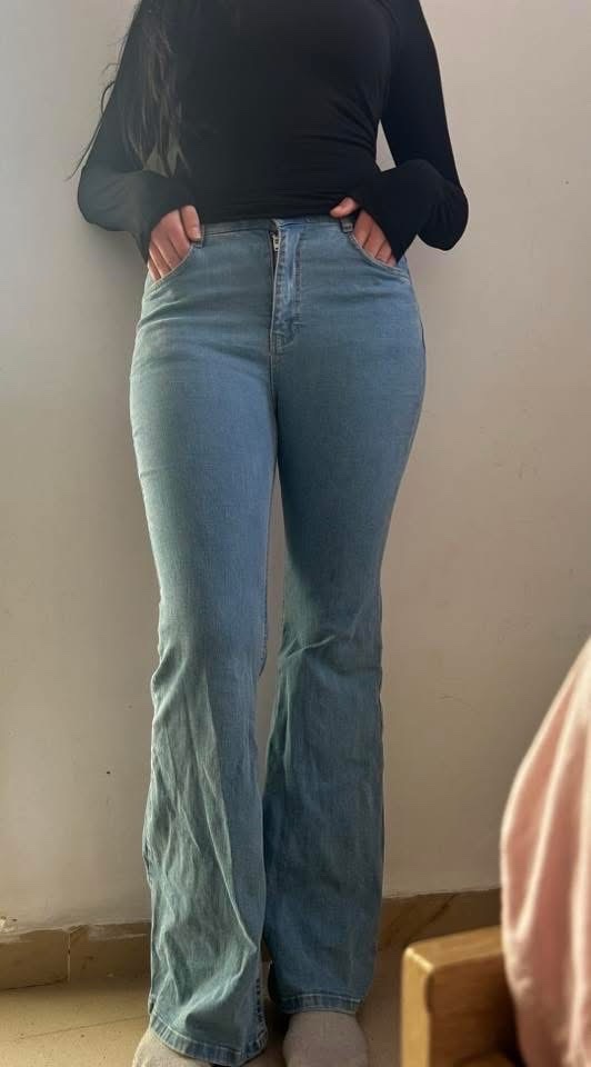 Pantalon flare(flare jeans ) 
