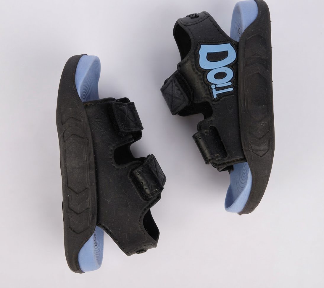 Sandel noir bleu