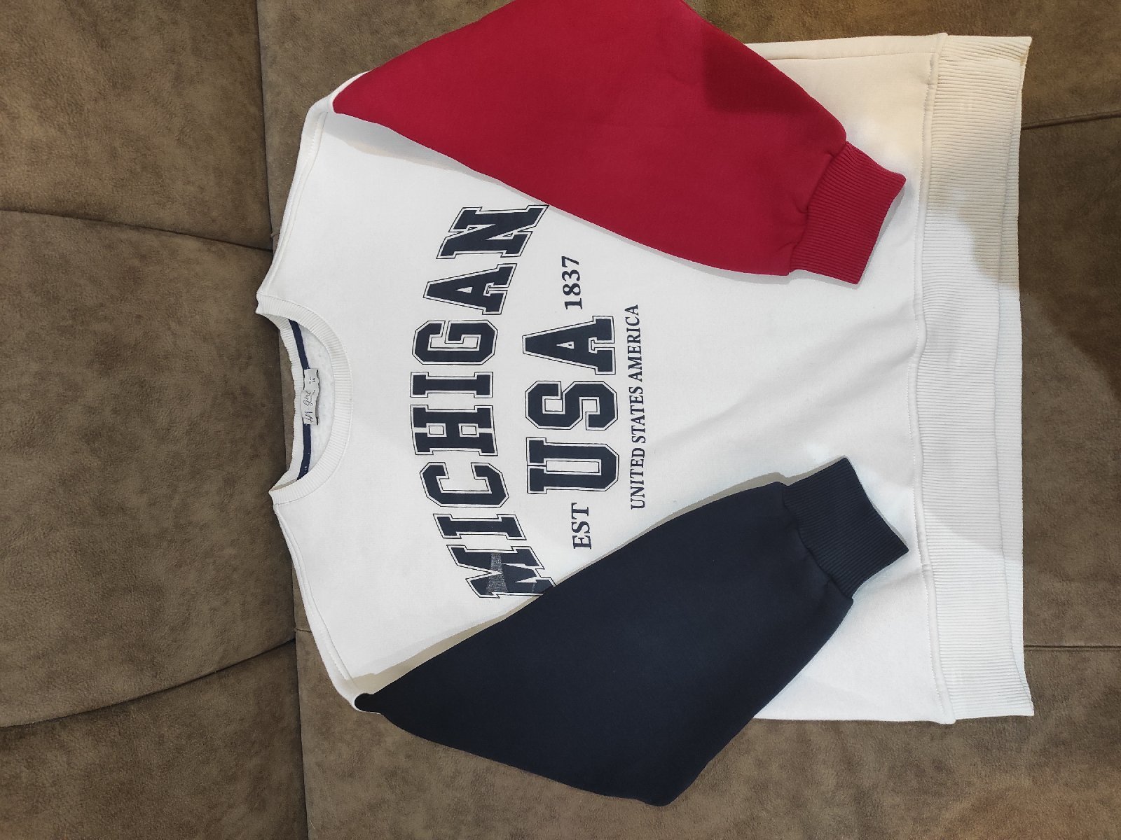 Sweatshirt