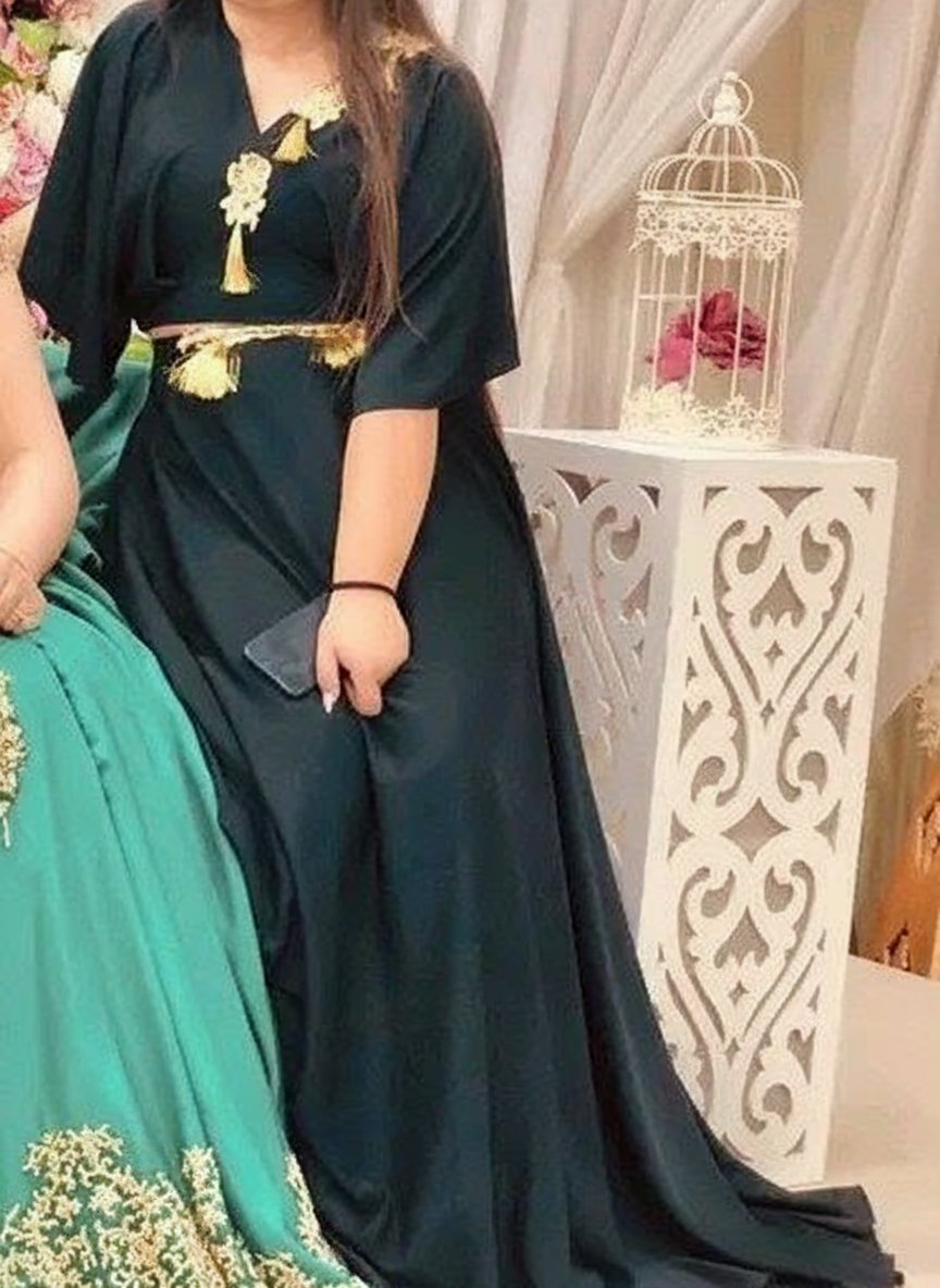 Robe noire traditionnelle simple 
