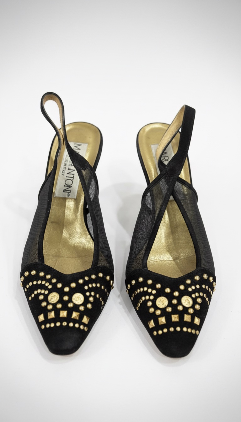 Chaussures élégantes pour femme, modèle slingback en noir avec détails dorés raffinés. 