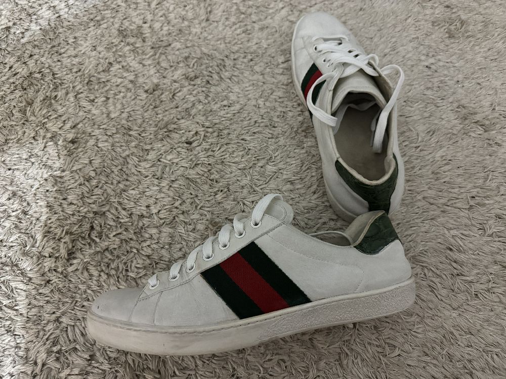 Gucci authentique 42