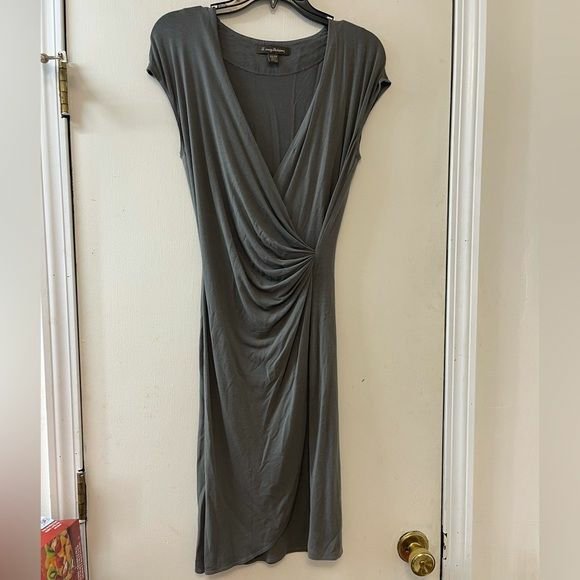 Une robe verte .neuve
