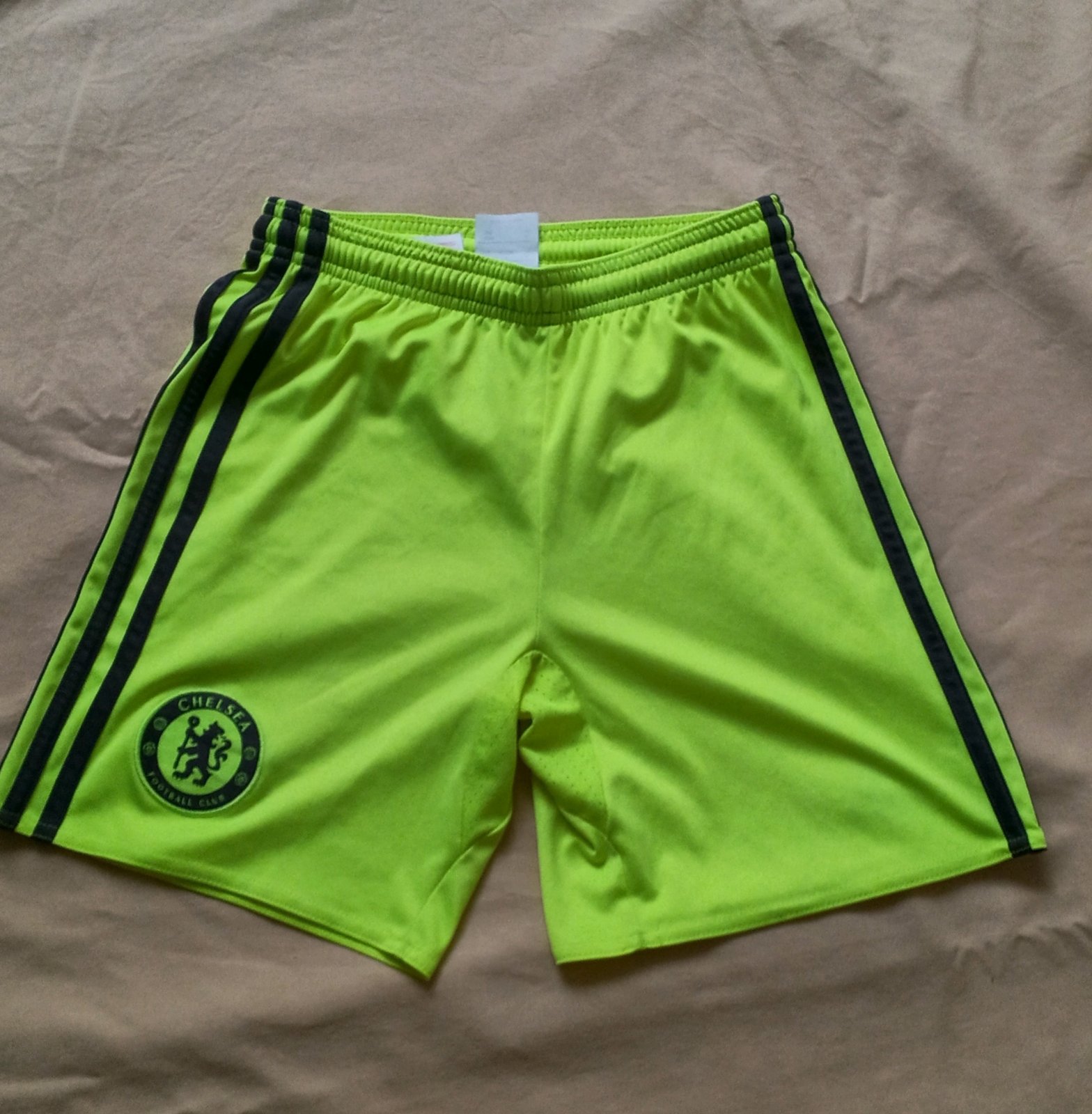Short adidas taille S / 9–10 ans chelsea