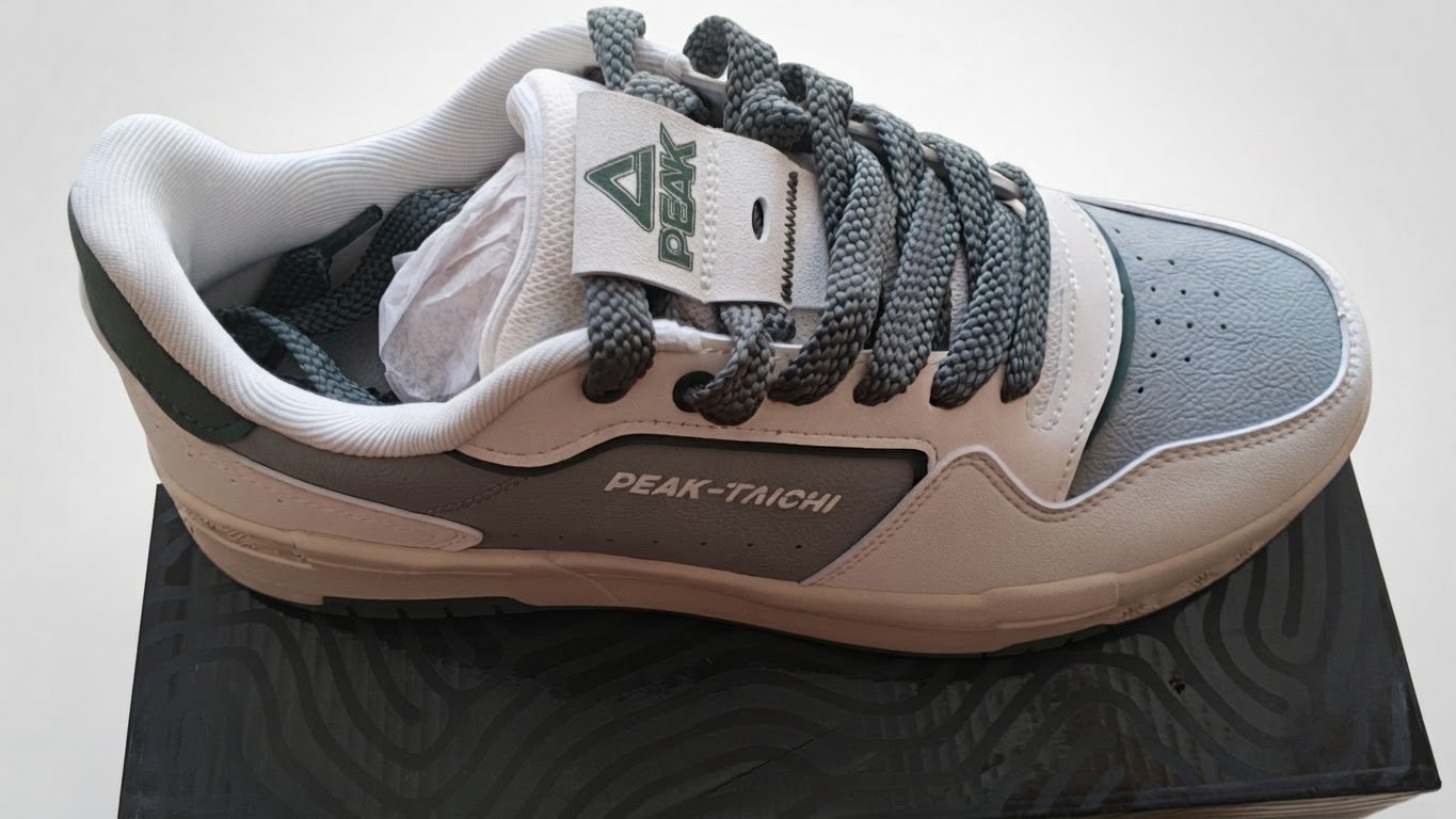 Basket Peak Taichi -blanc gris vert- 42 jamais portee avec etiquette