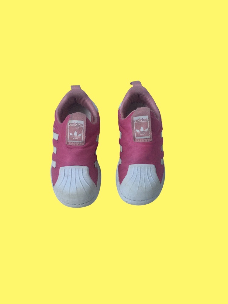 Basket adidas pour fille .