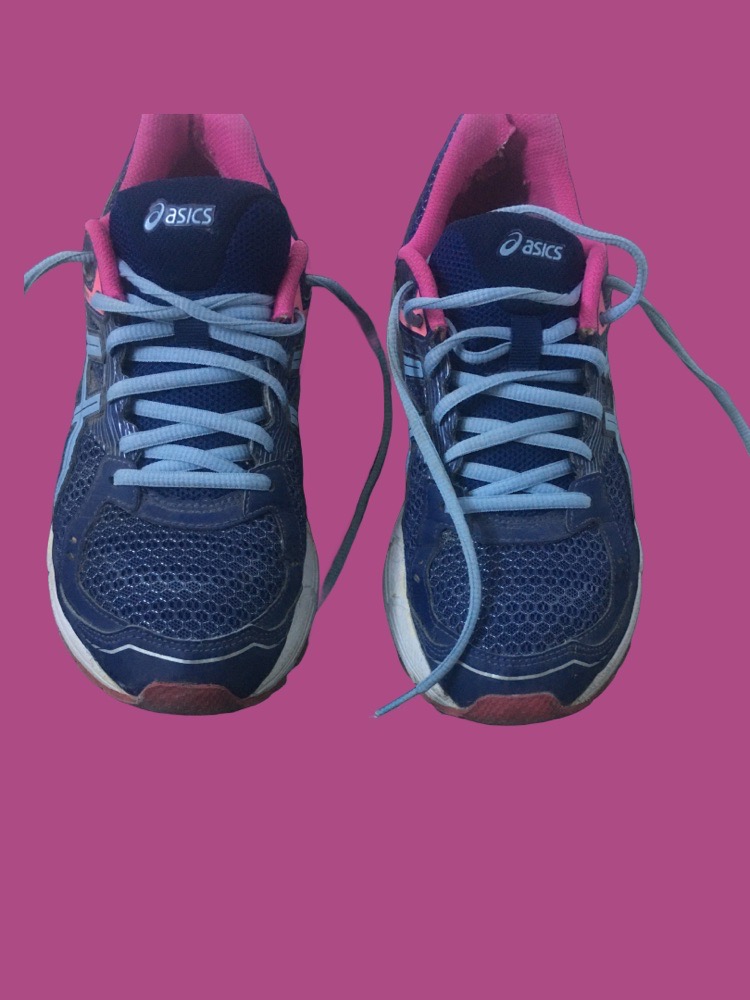 Baskets unisex asics en bon état.