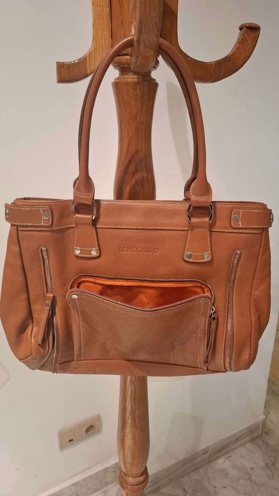 Sac Longchamp en cuir marron avec surpiqures contractées 