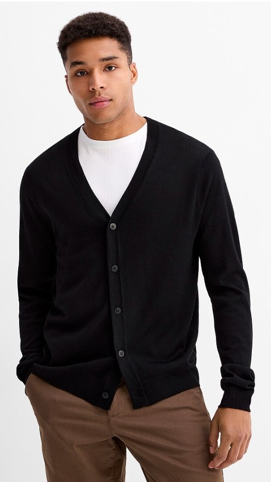 Un cardigan noir bakou taille xl, xxl 🔥🔥🔥