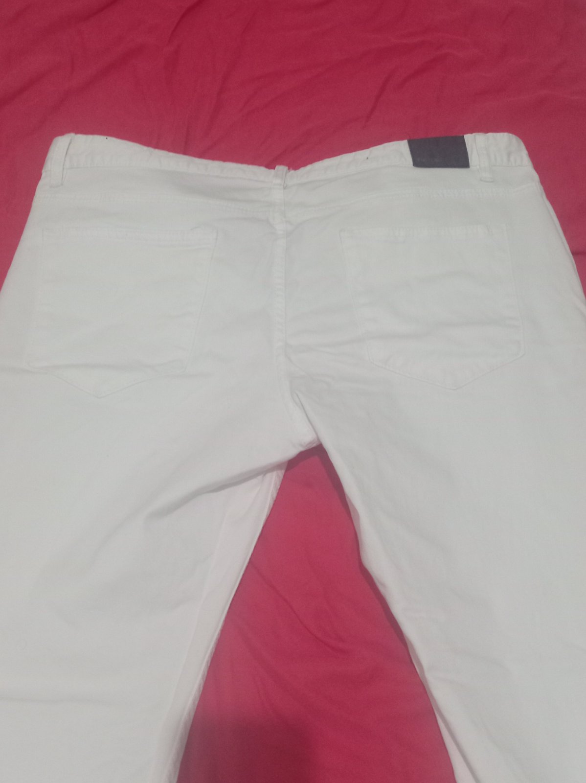 Pontalon blonc coupe slim taille 38, fi toulou ylabes 7atech 1,83 m