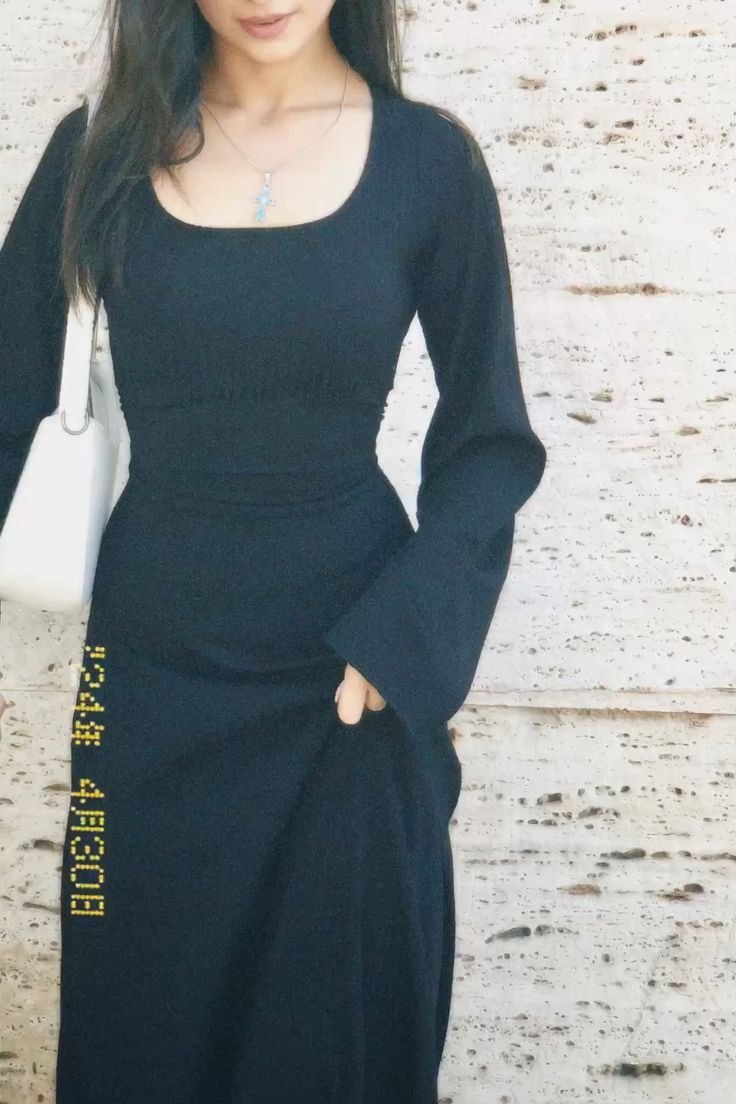 Robe noir satin 