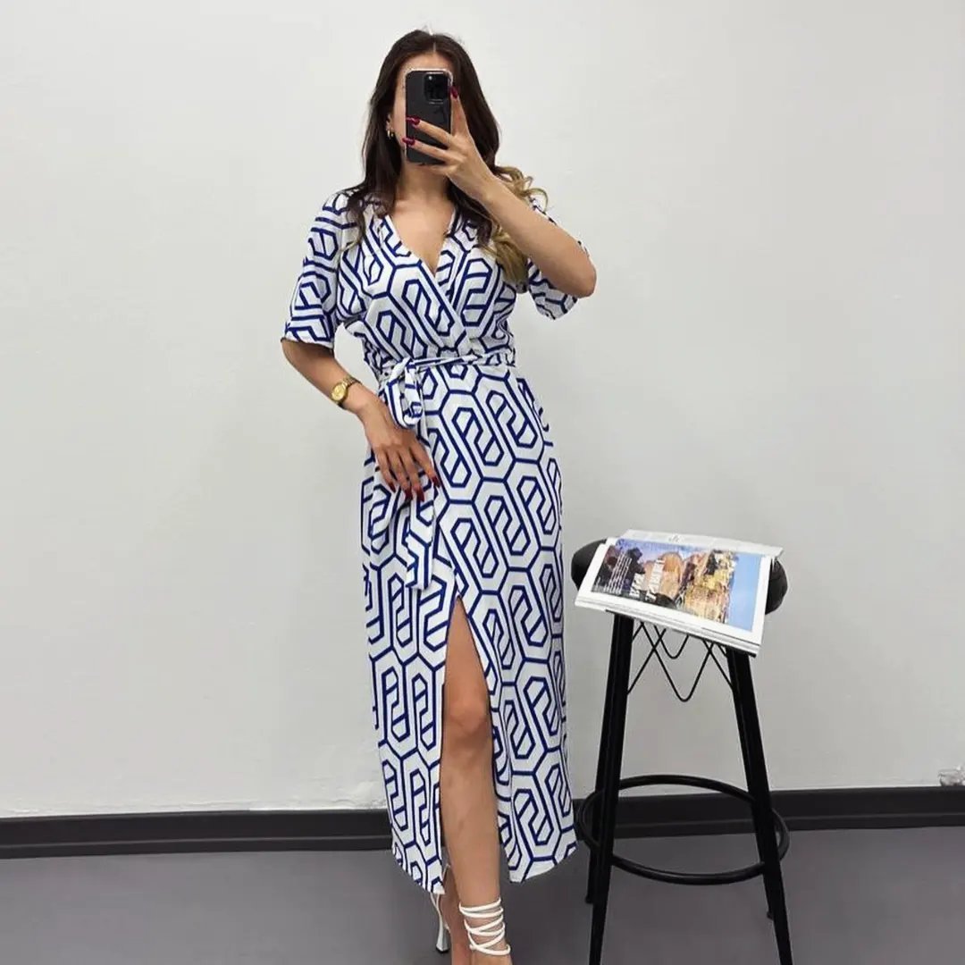 Jolie robe avec ceinture