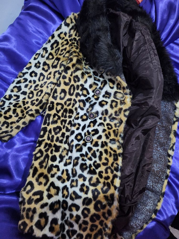 Manteau fourrure leopard tendance 2025