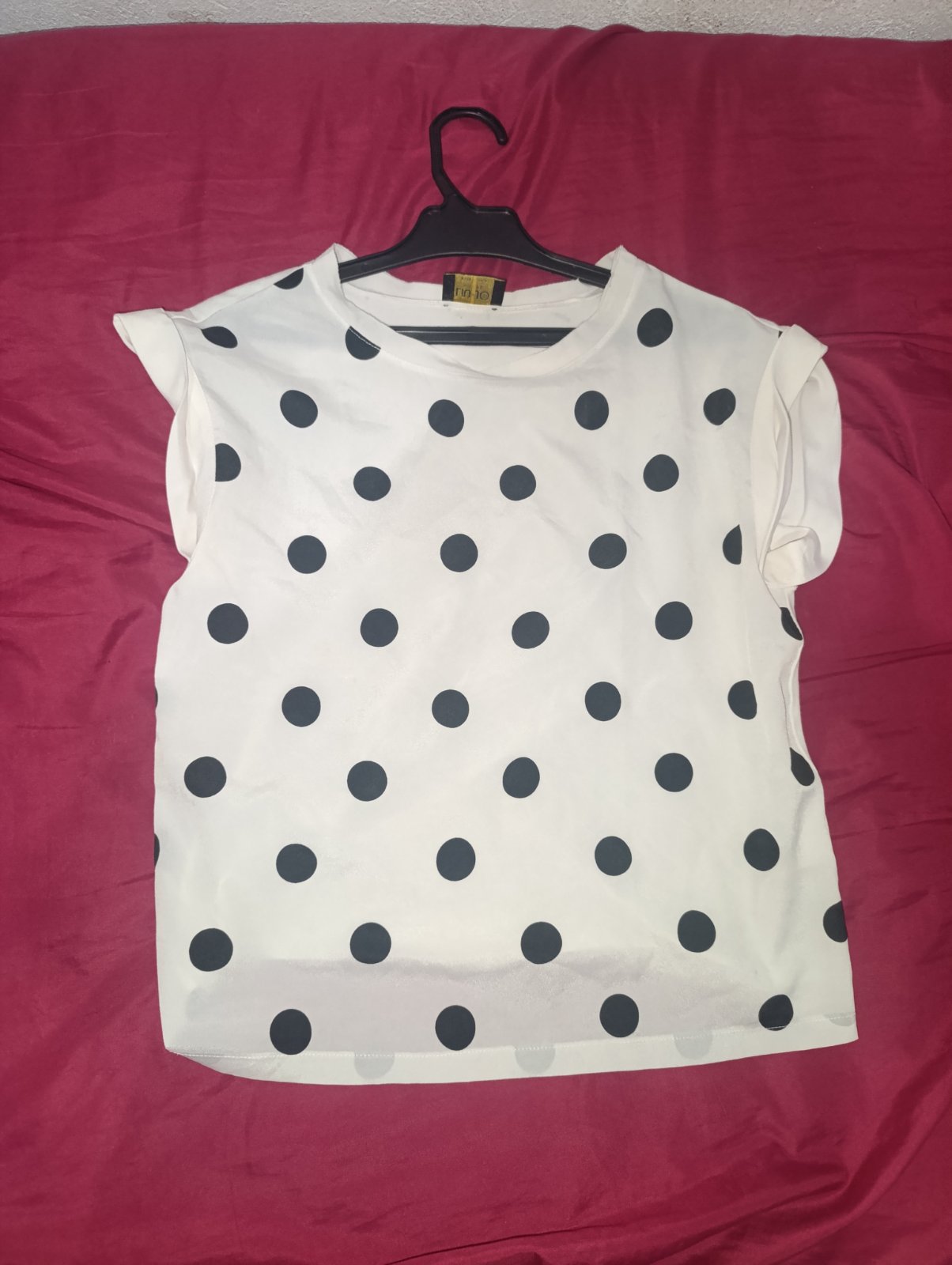 Blouse femme blanche à pois noirs – Style chic et décontracté