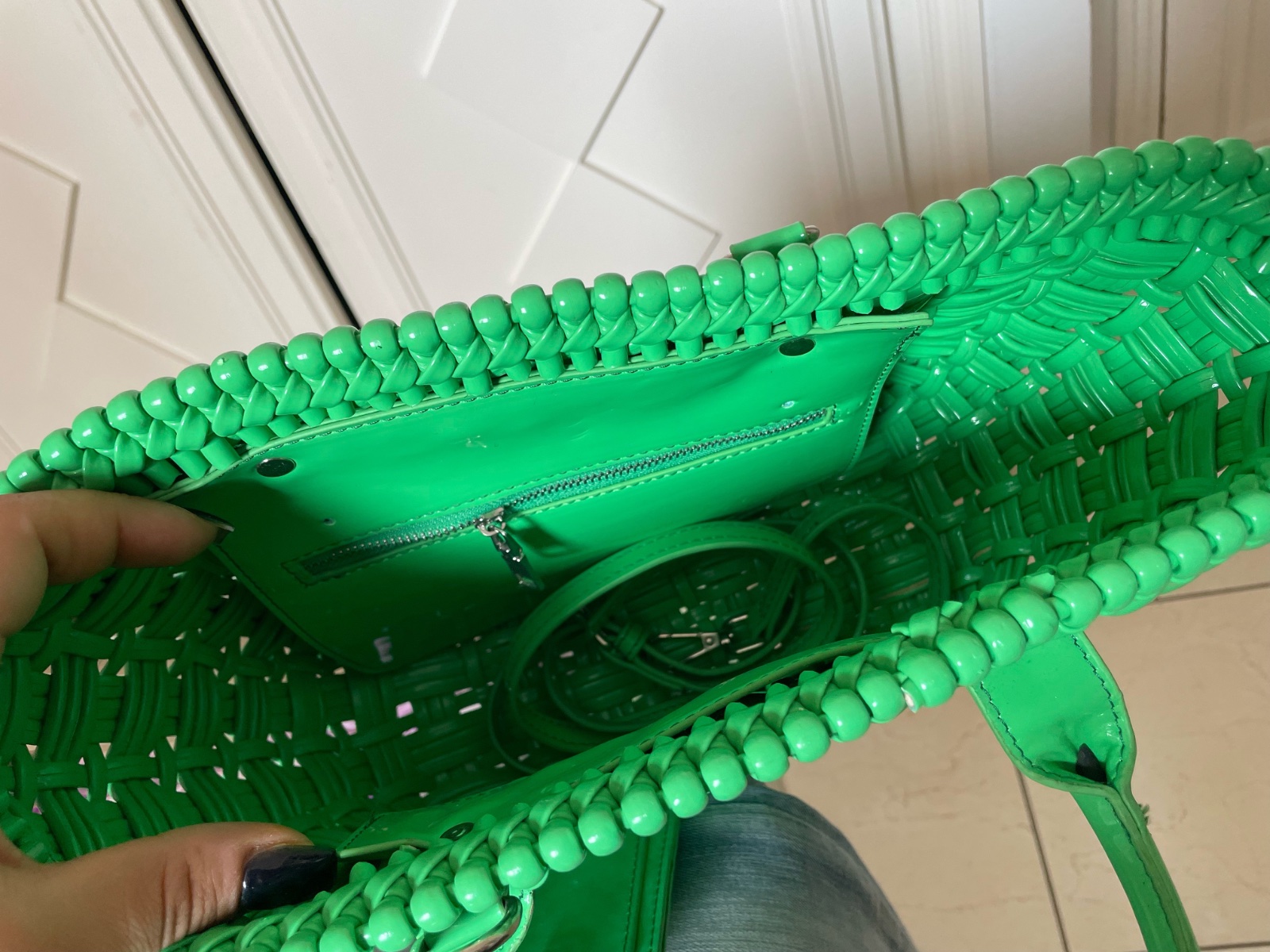 Un beau sac style coffin avec une couleur rayonnante