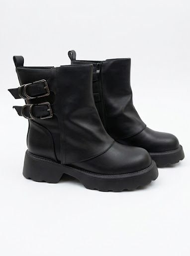 Bottines noires à boucles 🖤 Très bon état, portées une seule fois.