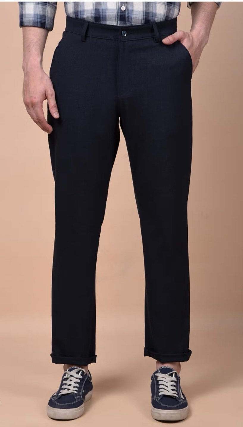  Silhouette moyenne Prix adorable 🩷🤍💚 Pantalon homme élégant, coupe moderne , couleur bleu foncé très chic. Taille M (équivalent W32 – 82 cm de tour de taille). Neuf  idéal pour un look classe et soigné