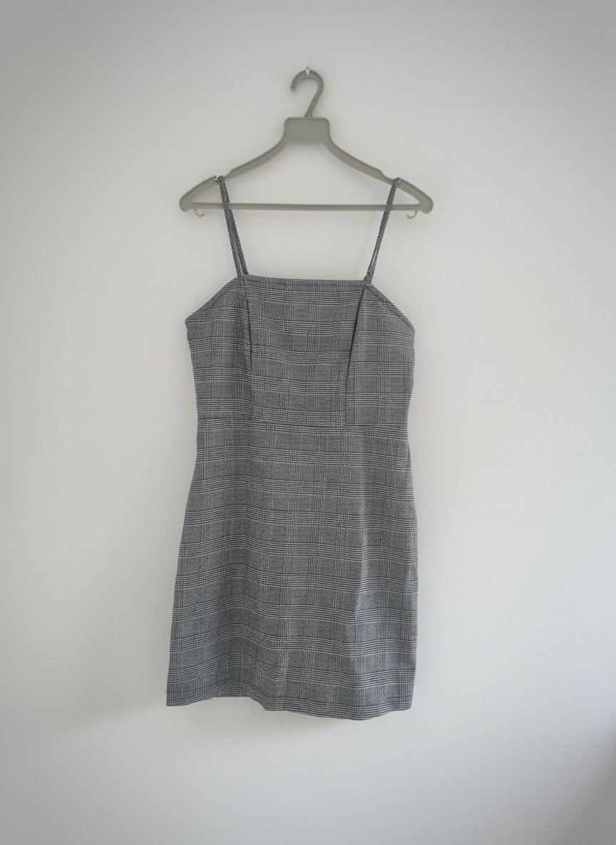 Robe grise à carreaux 