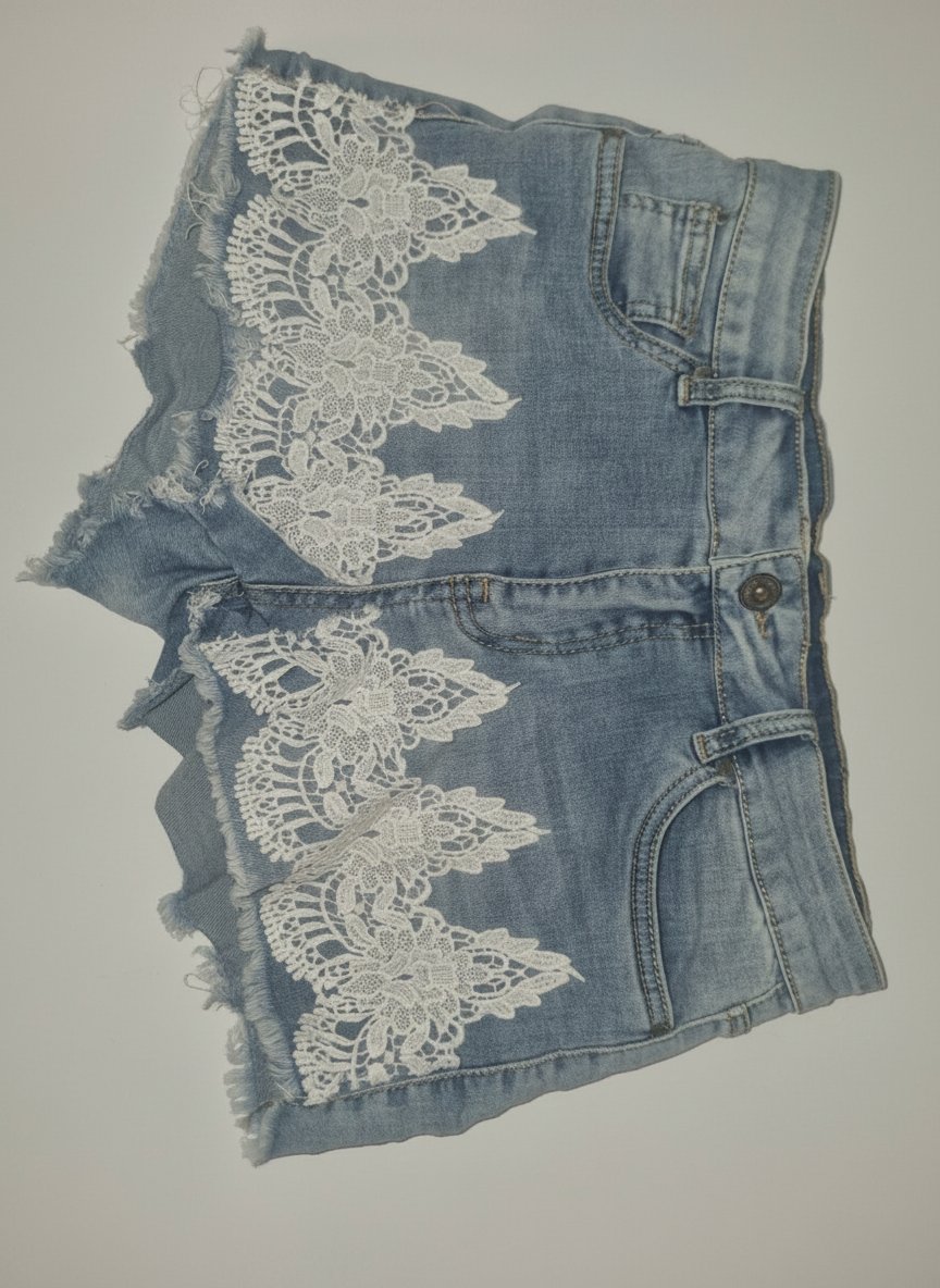 Short court brodé 