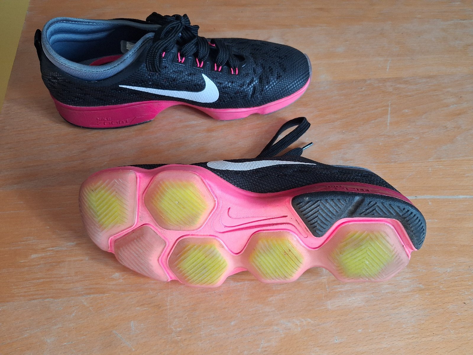 Chaussures de sport, pointure 40, Nike, modèle zoom for fitness. . 
