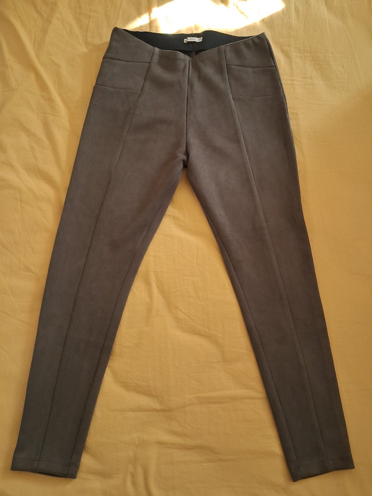 Pantalon slim, élastiqué, simili daim