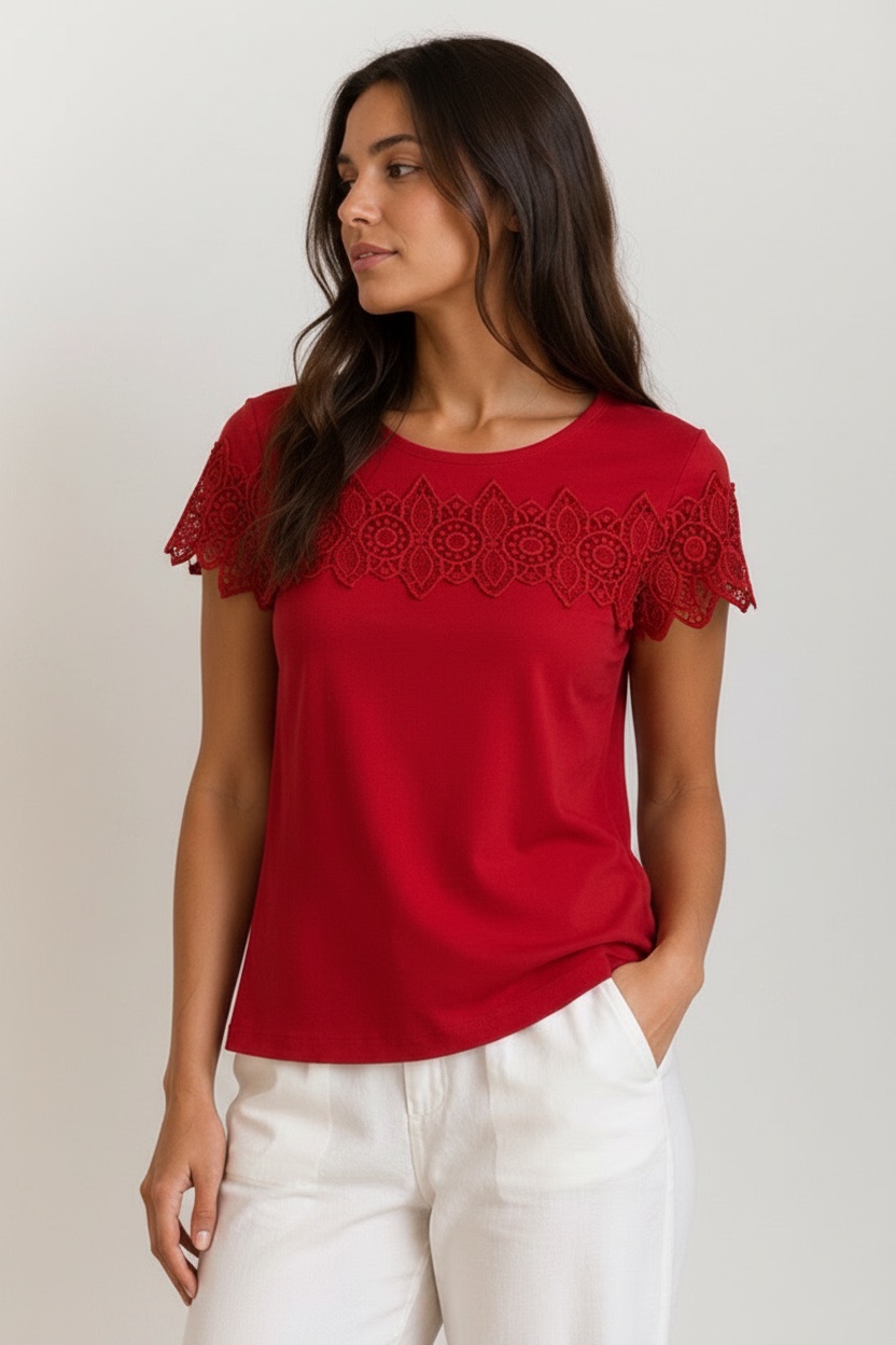Haut rouge élégant avec dentelle florale