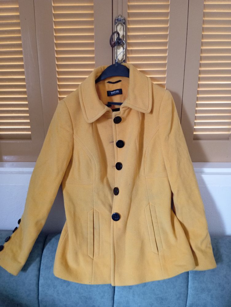 manteau jaune