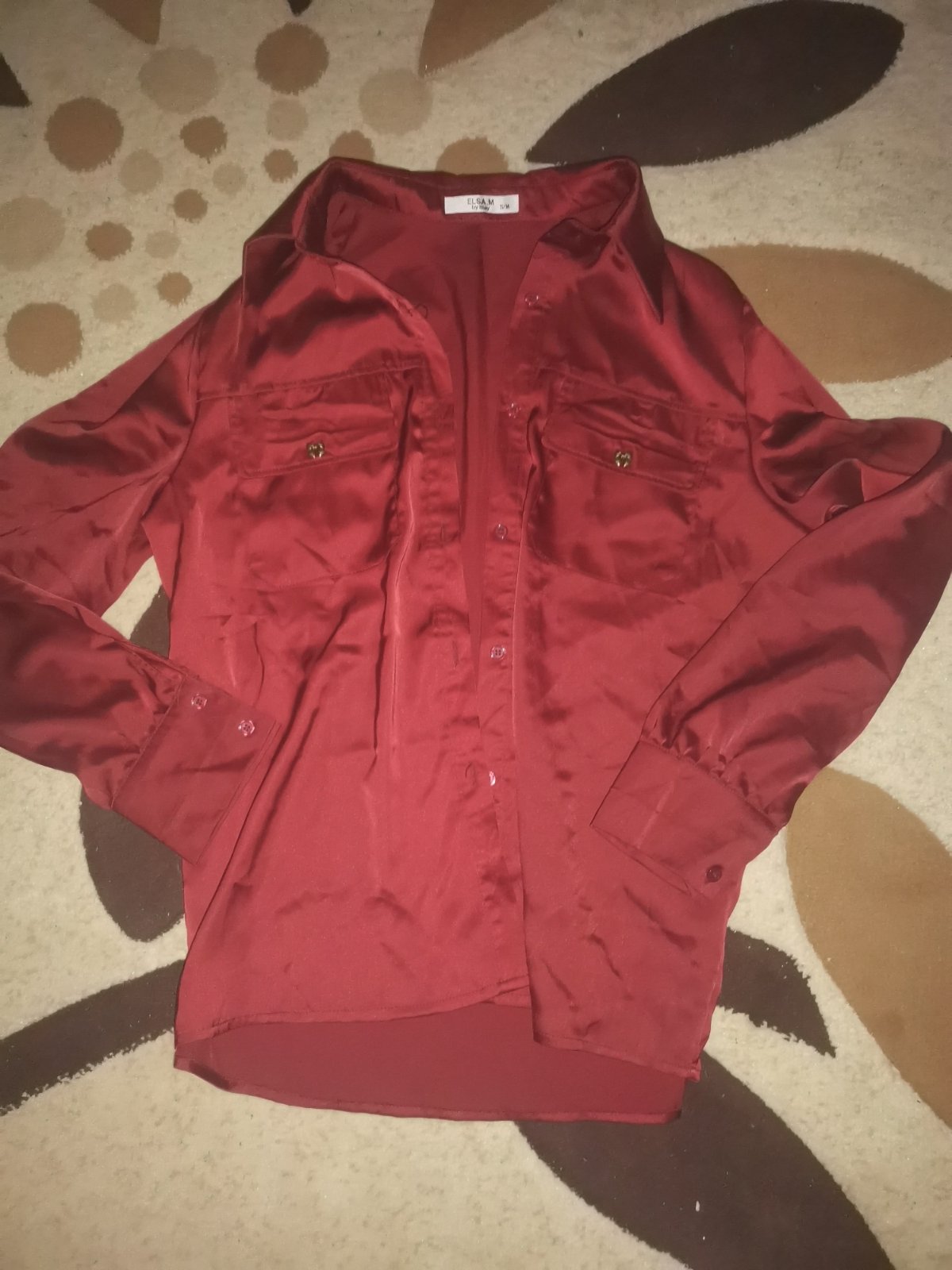 Chemise rouge satinée 